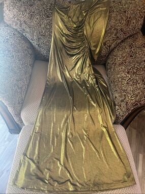 Worn 1x Gold Metallic Ruched Maxi Dress - Women. One shoulder